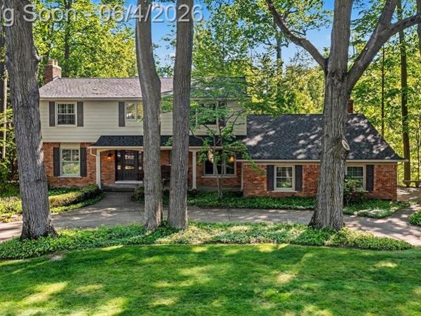 22586 N Nottingham Drive, Beverly Hills Vlg, MI 48025