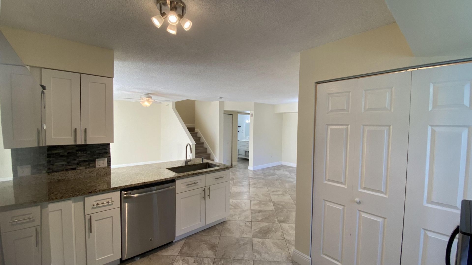 117 Yacht Club Way, Unit 111, Hypoluxo, FL 33462 Photo