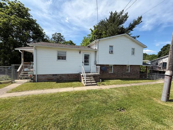 119 Pershing Avenue, MABSCOTT, WV 25871