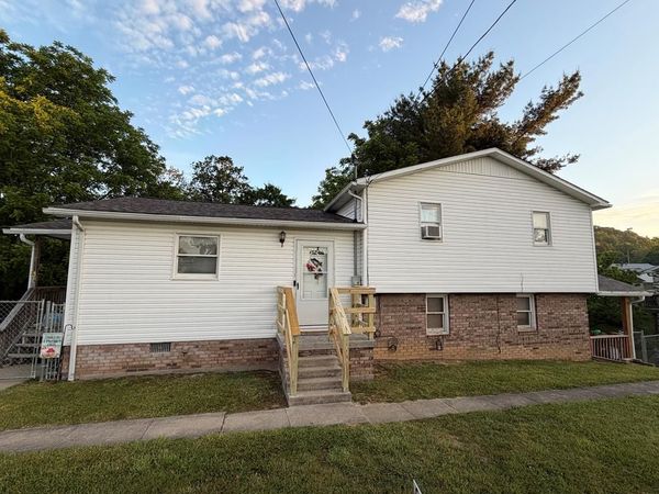 119 Pershing Avenue, MABSCOTT, WV 25871