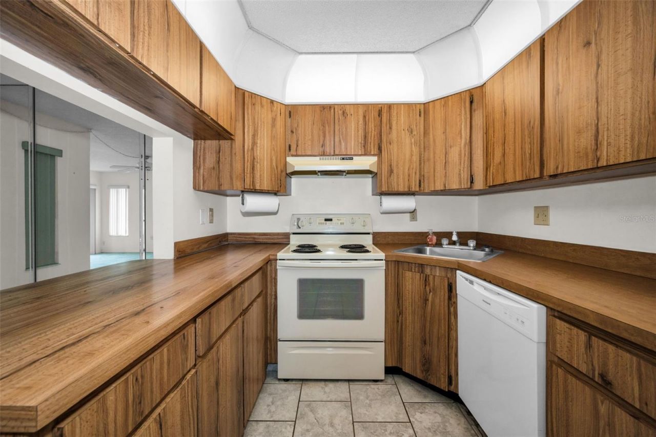 2687 Pine Ridge Way S, Unit B2, Palm Harbor, FL 34684 Photo