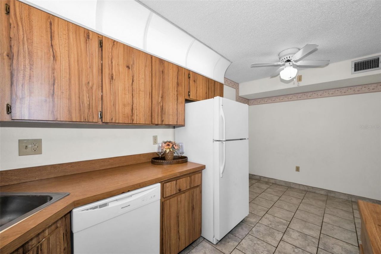 2687 Pine Ridge Way S, Unit B2, Palm Harbor, FL 34684 Photo