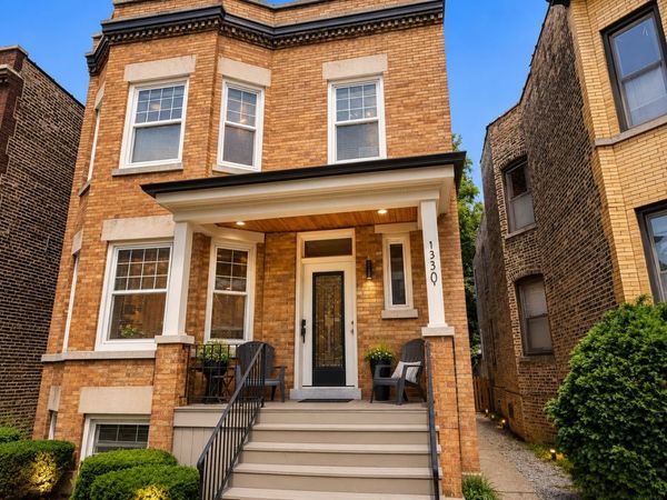 1330 W Roscoe Street , Unit 2, Chicago, IL 60657