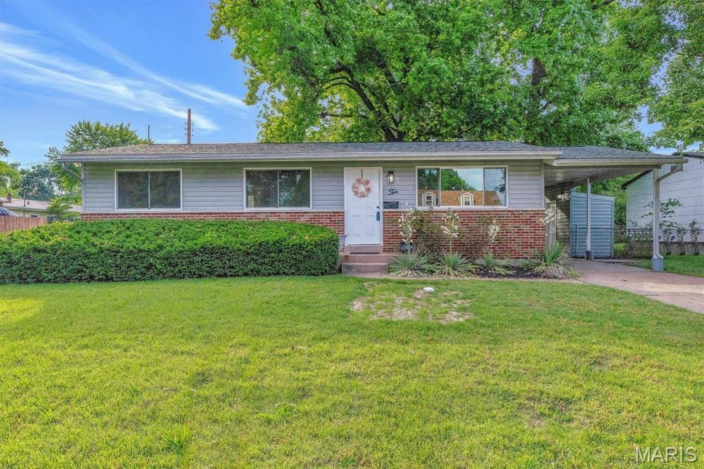 10 Garnier Court , Florissant, MO 63031 Main Photo
