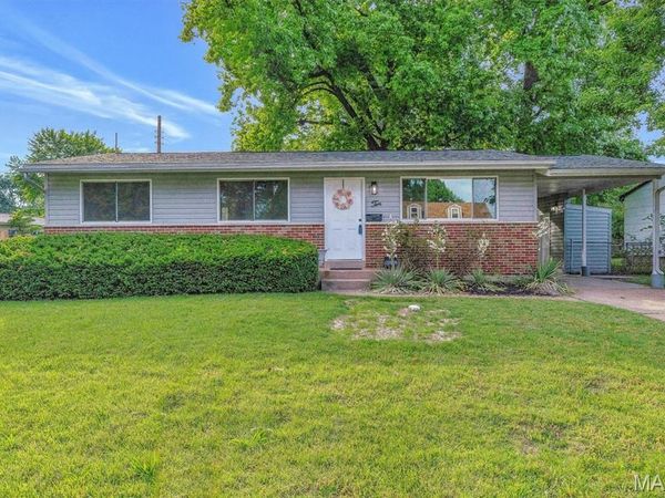 10 Garnier Court , Florissant, MO 63031