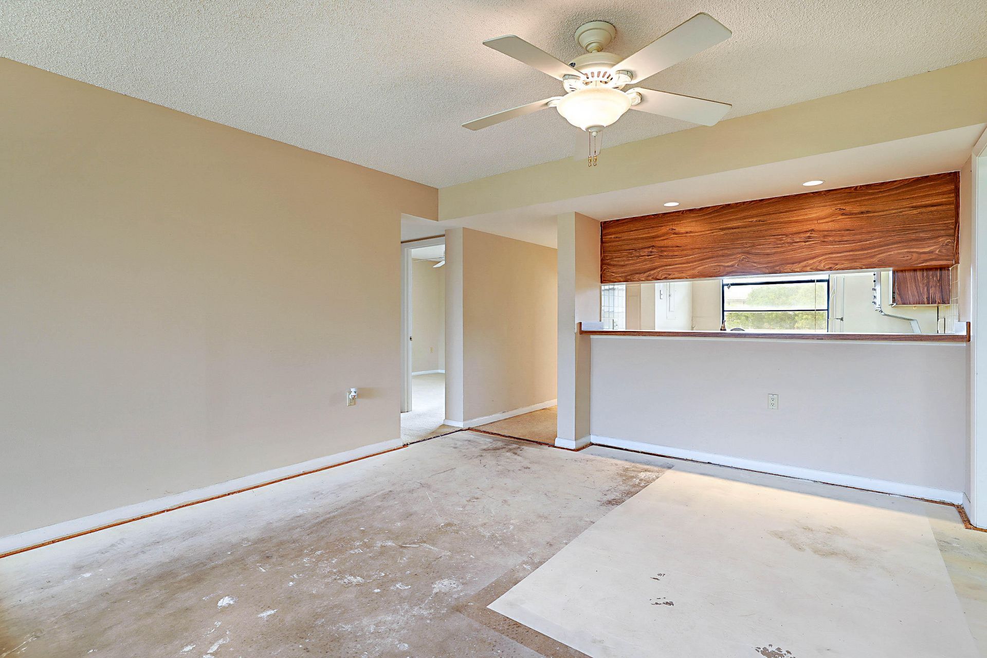 3526 Whitehall Drive, Unit 302, West Palm Beach, FL 33401 Photo