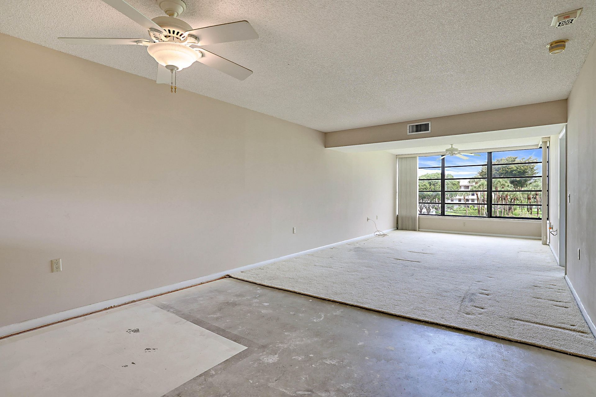 3526 Whitehall Drive, Unit 302, West Palm Beach, FL 33401 Photo