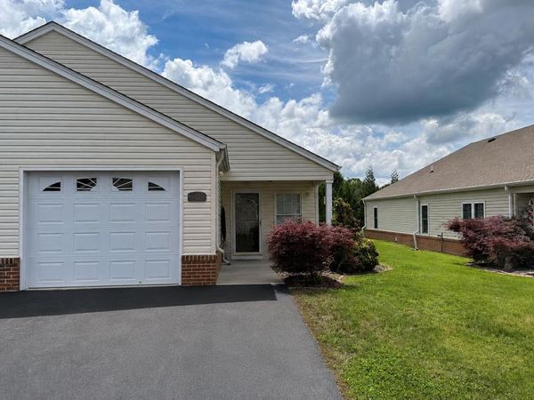 1413 Lodge Pine Walk, Unit 1413, Kingsport, TN 37660