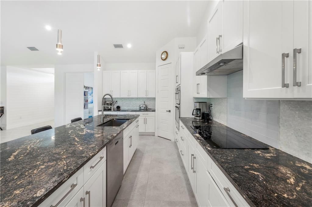 18355 Fairmont Dr, Naples, FL 34114 Photo