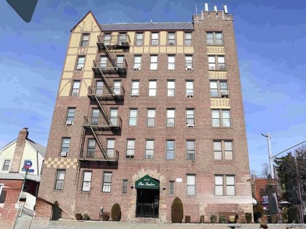 155-17 Sanford Avenue, Unit 2C, Flushing, NY 11355