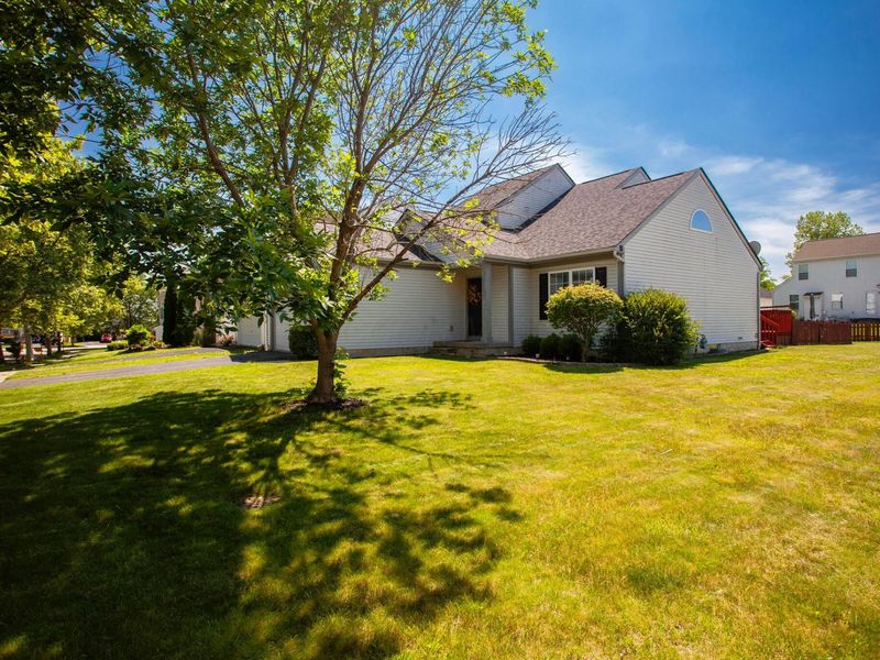 9213 Prestwick Green Drive, Columbus, OH 43240 Photo 2