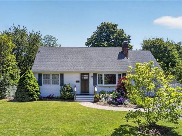 17 Barteau Avenue, Blue Point, NY 11715