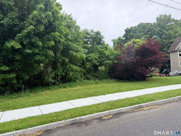 32 Hubbard , Winchester, CT 06098