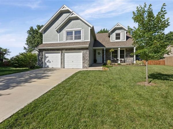 2110 S Halleys Court, Olathe, KS 66062
