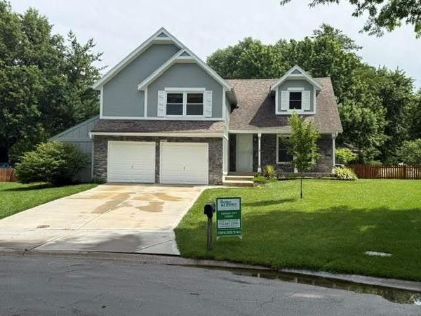 2110 S Halleys Court, Olathe, KS 66062
