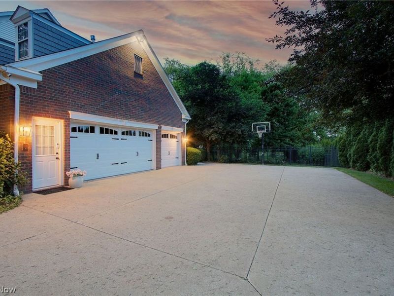 5854 Loma Linda Lane NE, Canton, OH 44721 Photo 3