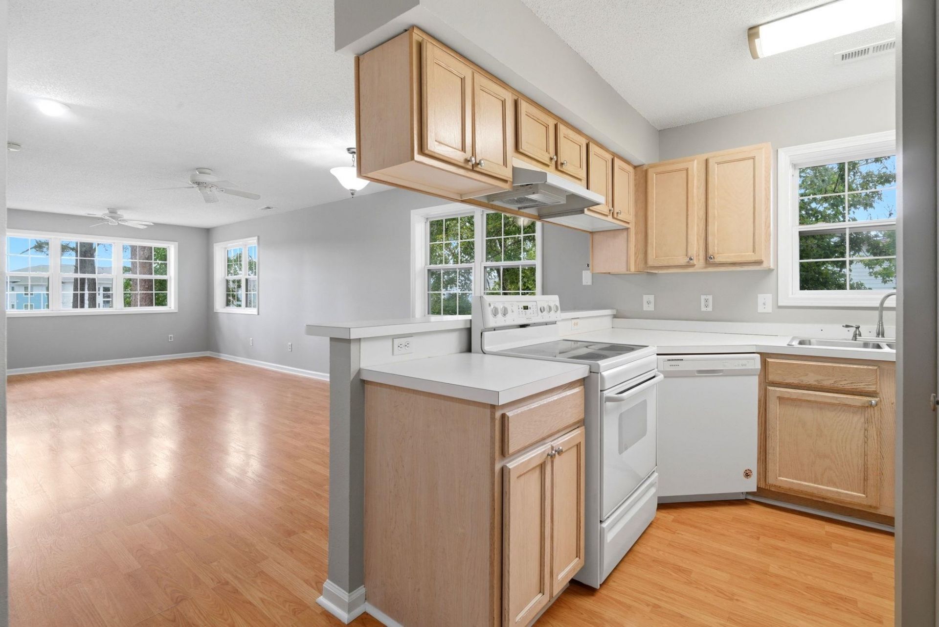 4257 Villas Dr.  Photo 10