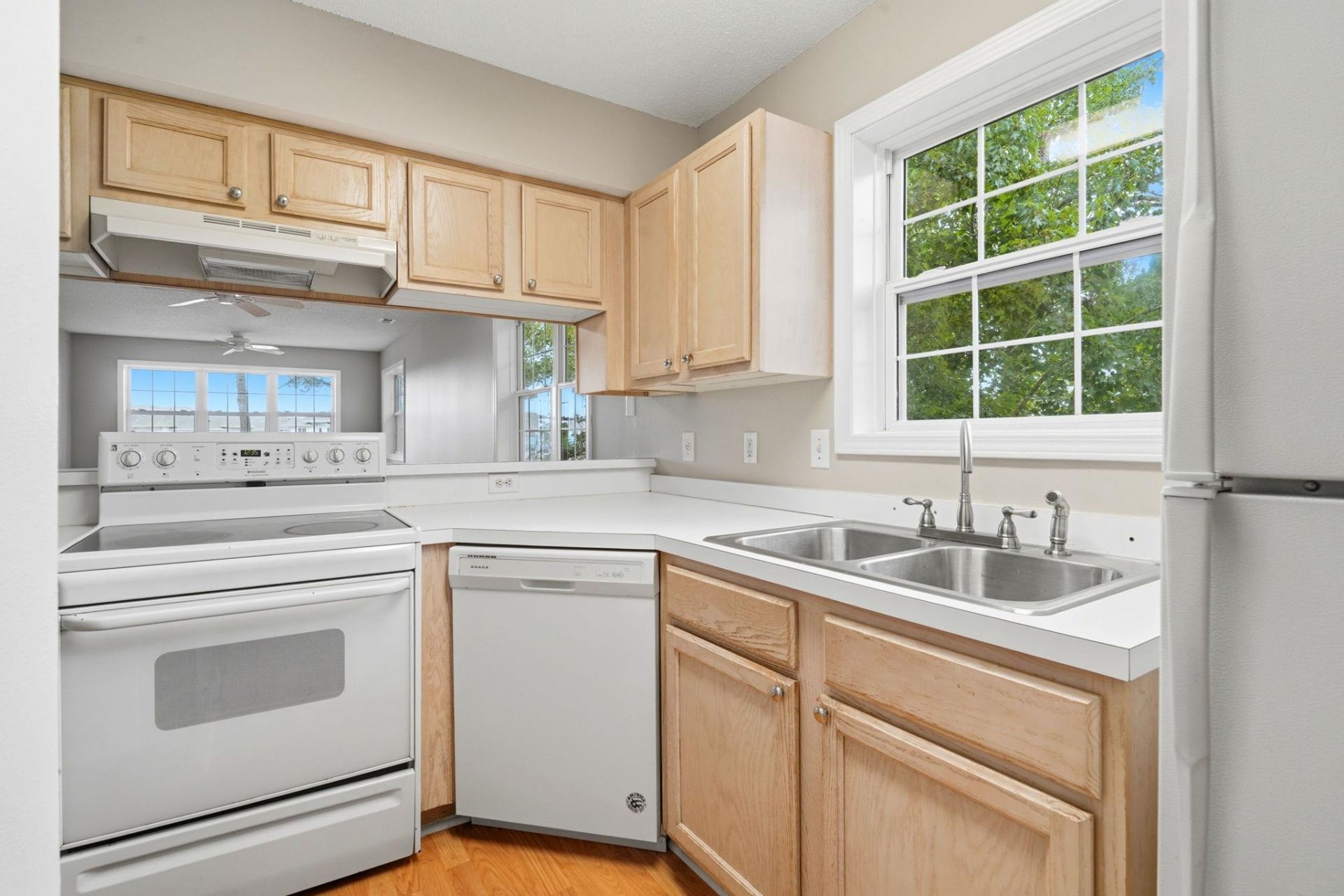 4257 Villas Dr.  Photo 8