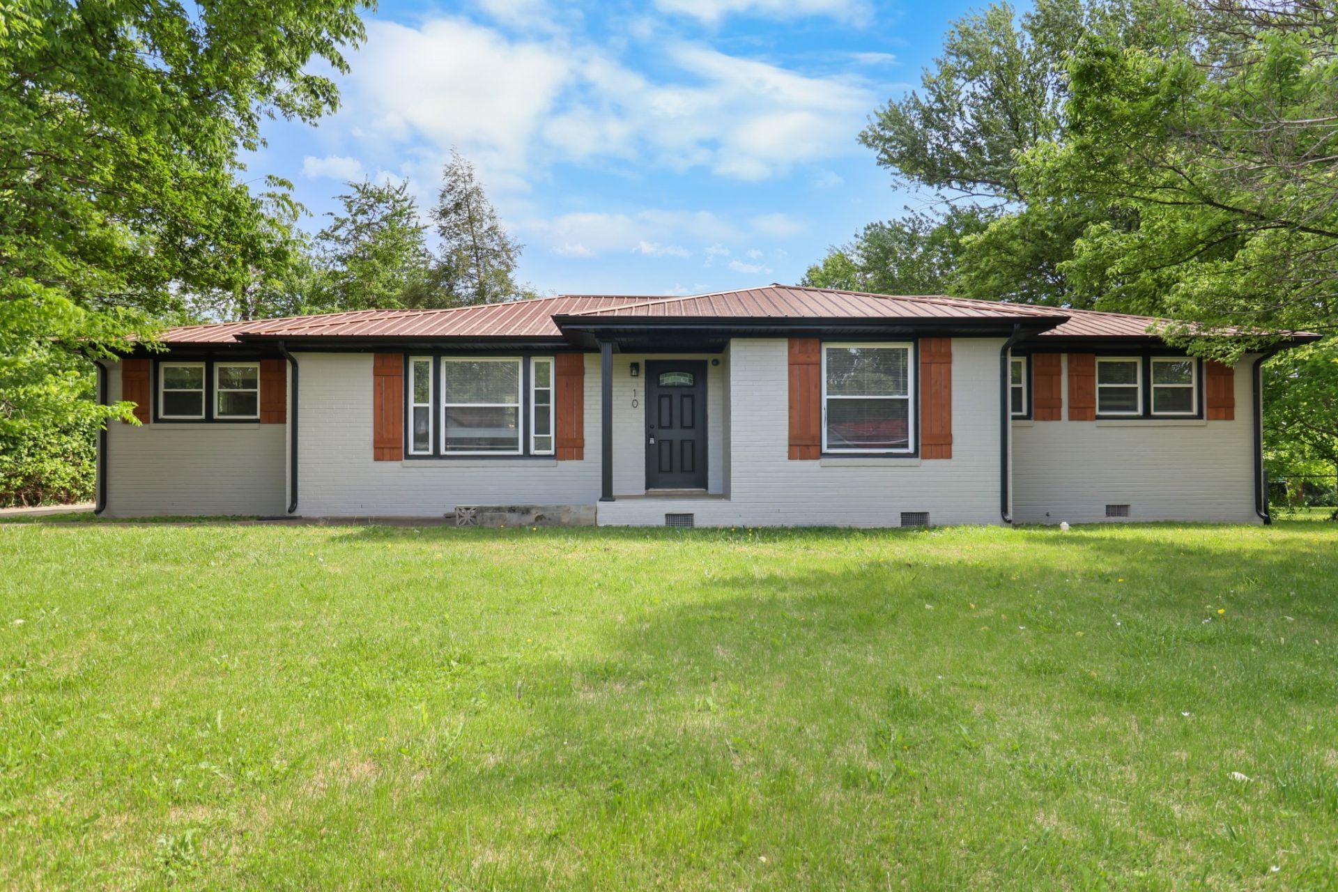 10 Lexington Dr, Clarksville, TN 37042 Main Photo