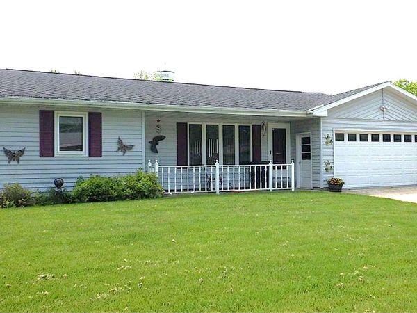 1209 Glenn Street, Aplington, IA 50604