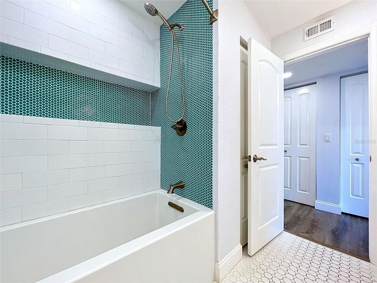 4651 1st Street Ne, Unit 311, Saint Petersburg, FL 33703 Photo