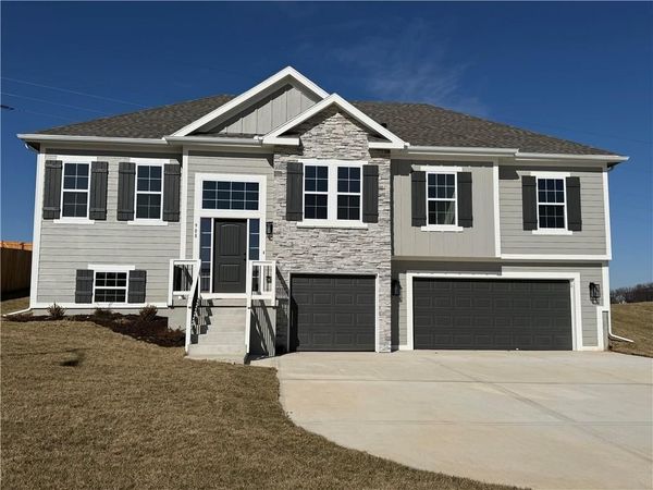 1110 Oak Ridge Street, Kearney, MO 64060