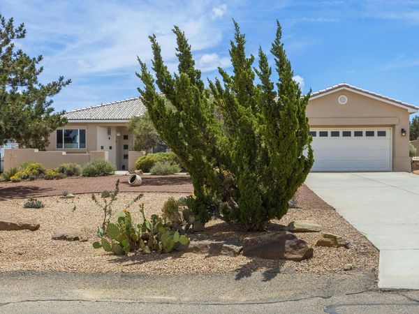 6814 Oersted Road NE, Rio Rancho, NM 87144