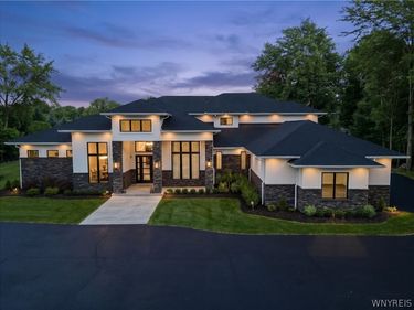 11 Sanctuary Court, Amherst, NY 14221