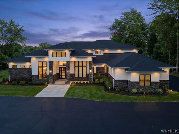 11 Sanctuary Court, Amherst, NY 14221