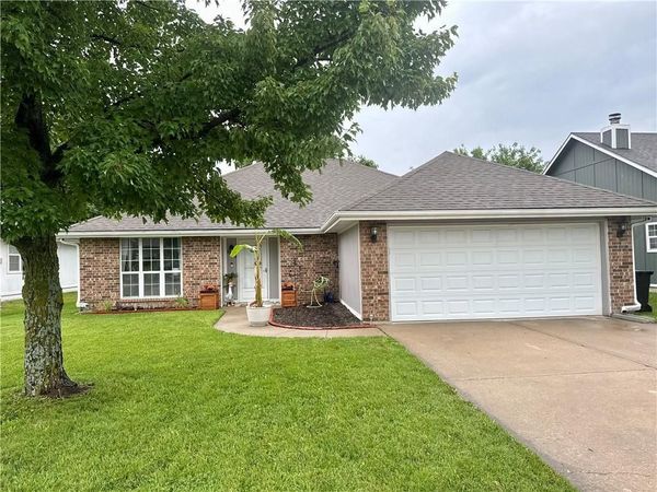 1013 Bedford Drive, Warrensburg, MO 64093