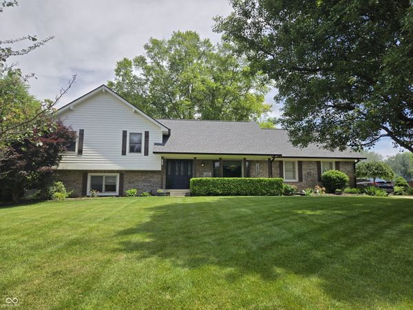 225 Southwind Way , Greenwood, IN 46142