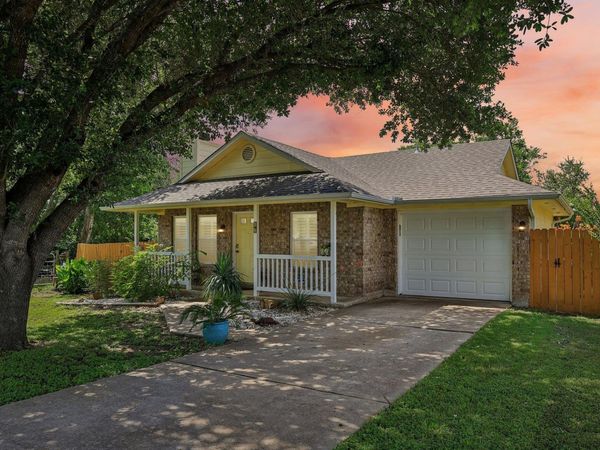 94 Louise ST , Elgin, TX 78621