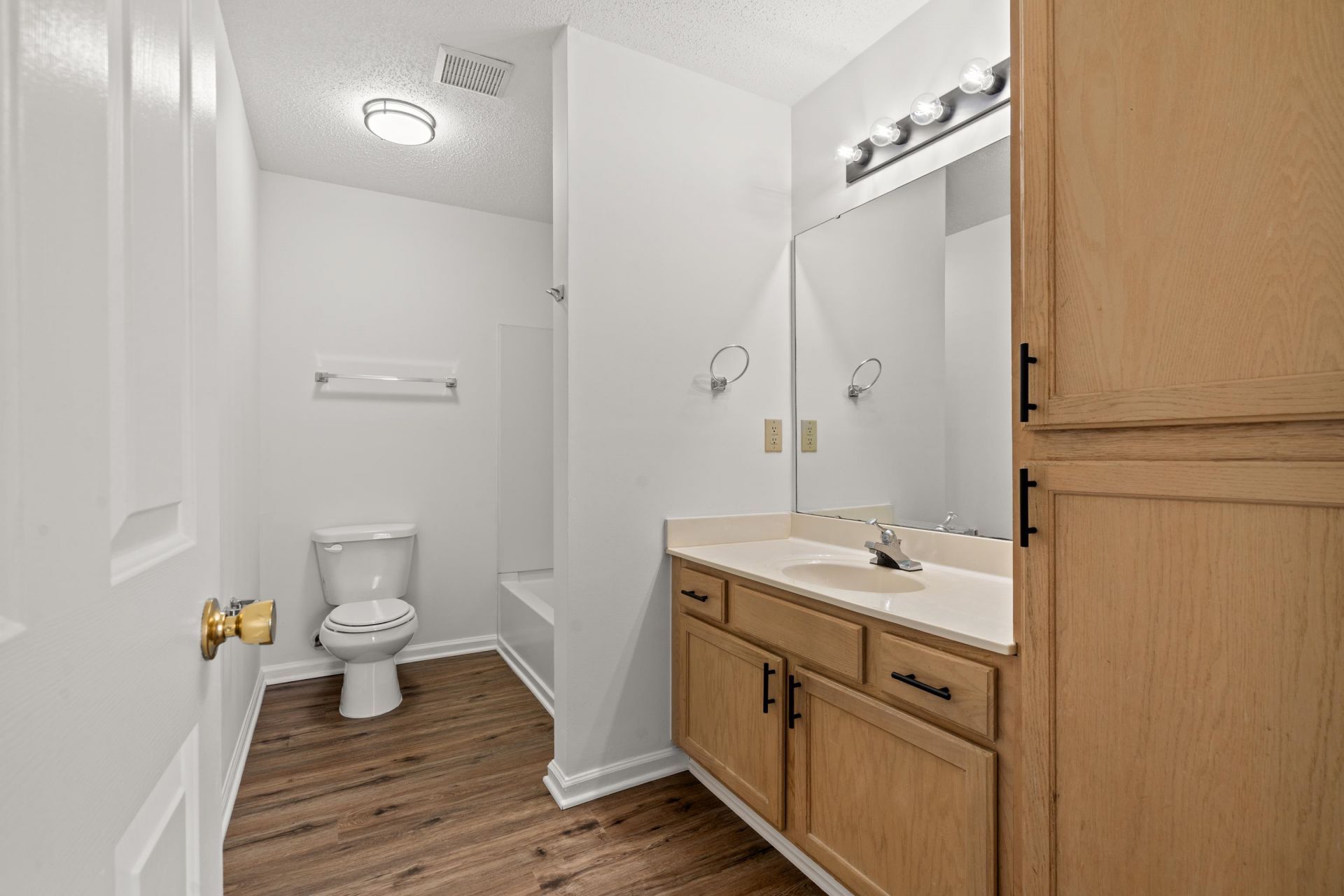 4243 Villas Dr.  Photo 12