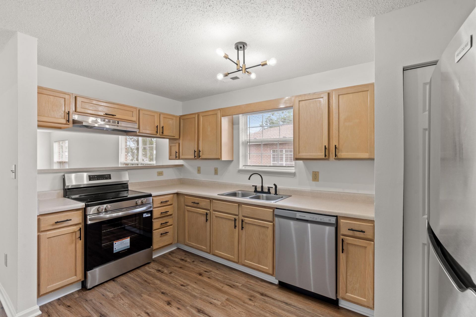 4243 Villas Dr.  Photo 5