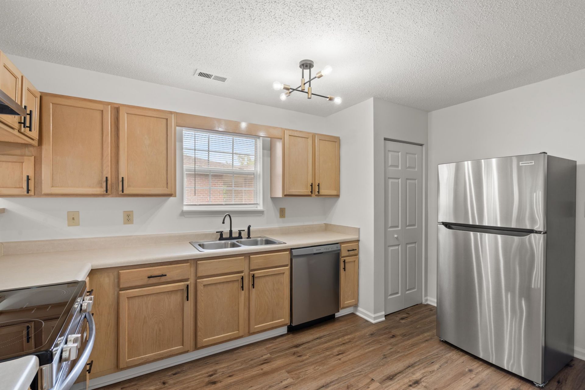4243 Villas Dr.  Photo 6