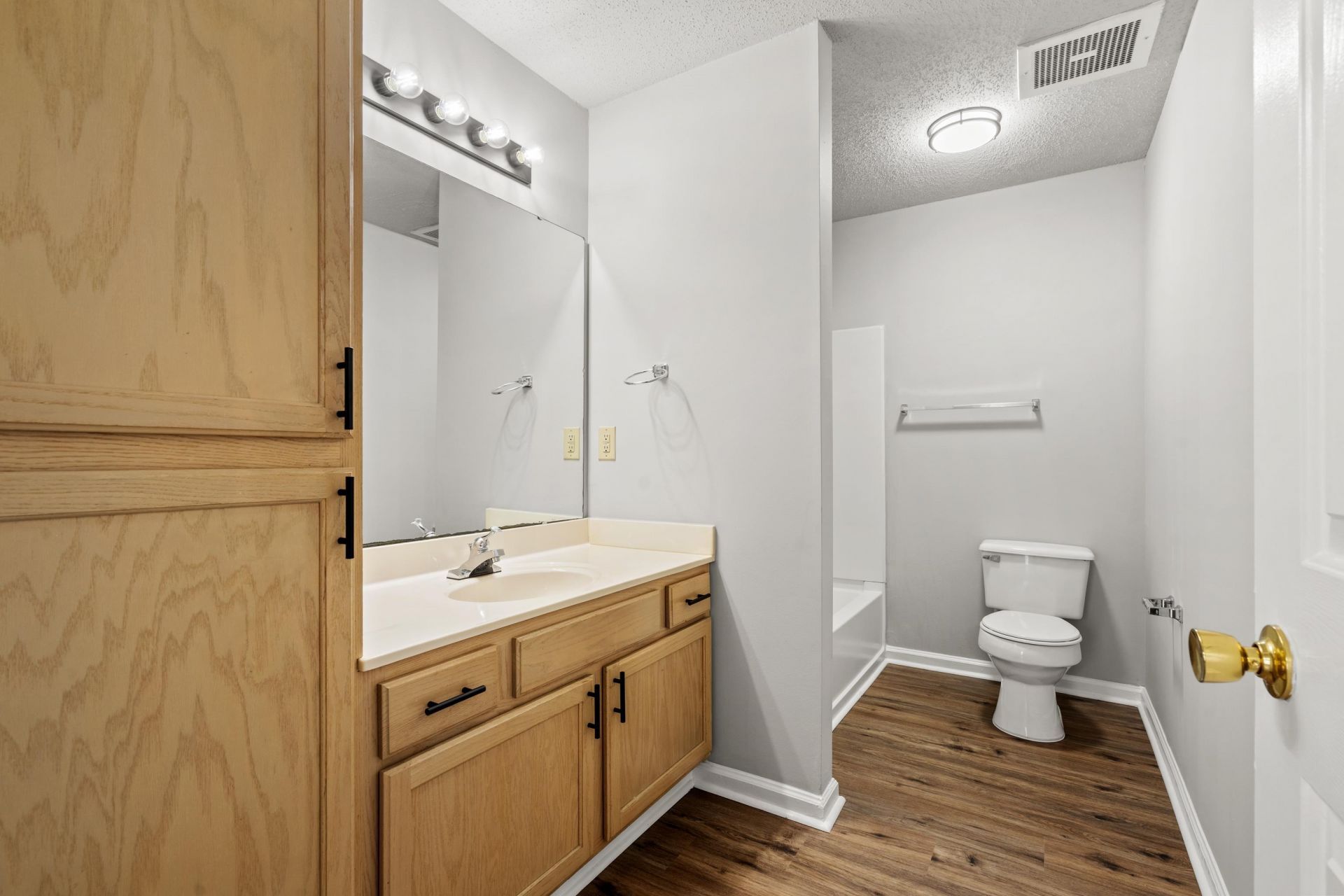 4247 Villas Dr.  Photo 10