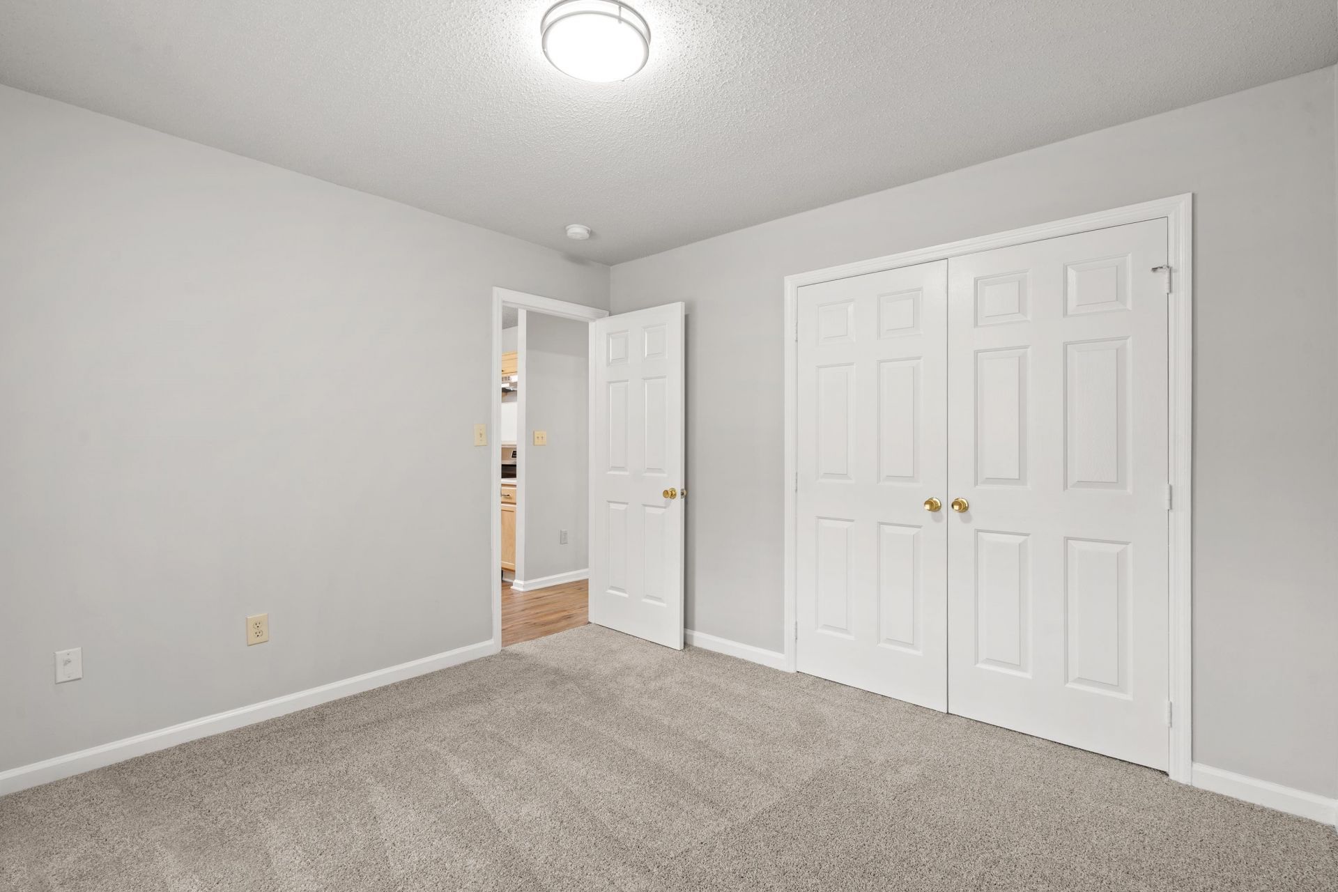 4247 Villas Dr.  Photo 9