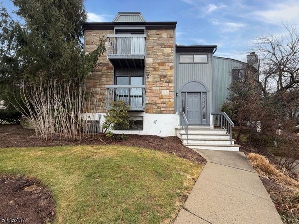 58 Kensington Ct, Washington, NJ 07840