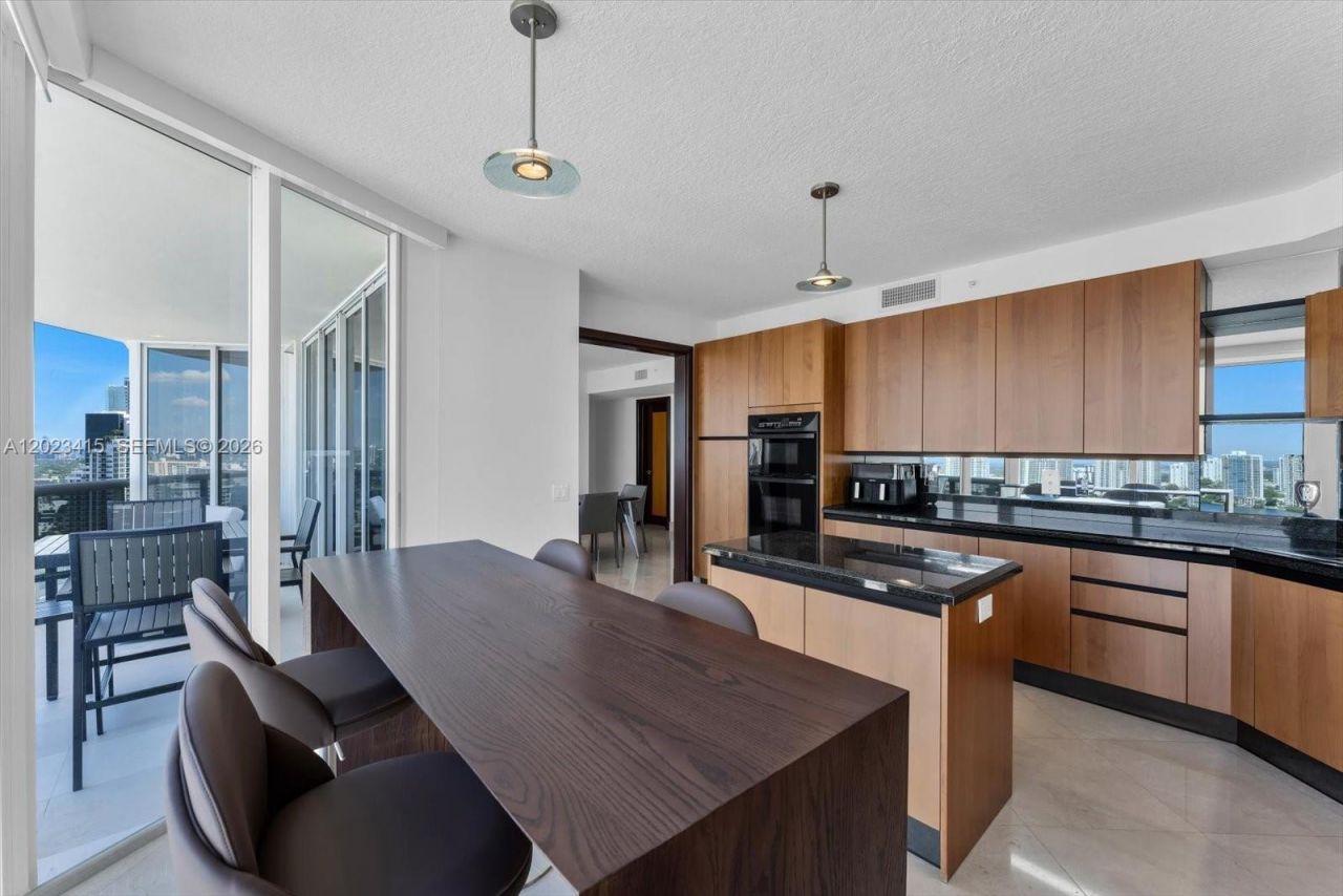17555 Collins Ave , Unit 3204, Sunny Isles Beach, FL 33160 Photo