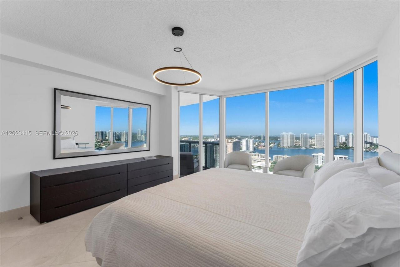 17555 Collins Ave , Unit 3204, Sunny Isles Beach, FL 33160 Photo