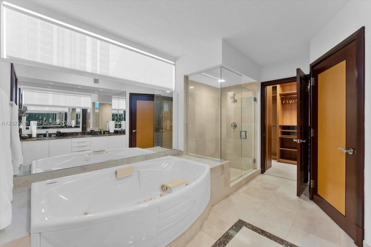 17555 Collins Ave , Unit 3204, Sunny Isles Beach, FL 33160 Photo