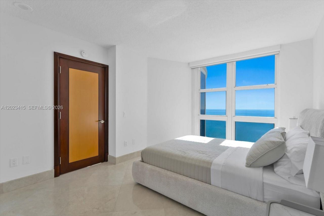 17555 Collins Ave , Unit 3204, Sunny Isles Beach, FL 33160 Photo