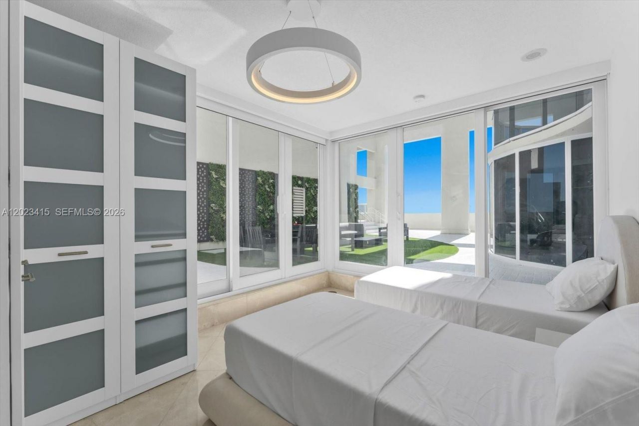 17555 Collins Ave , Unit 3204, Sunny Isles Beach, FL 33160 Photo