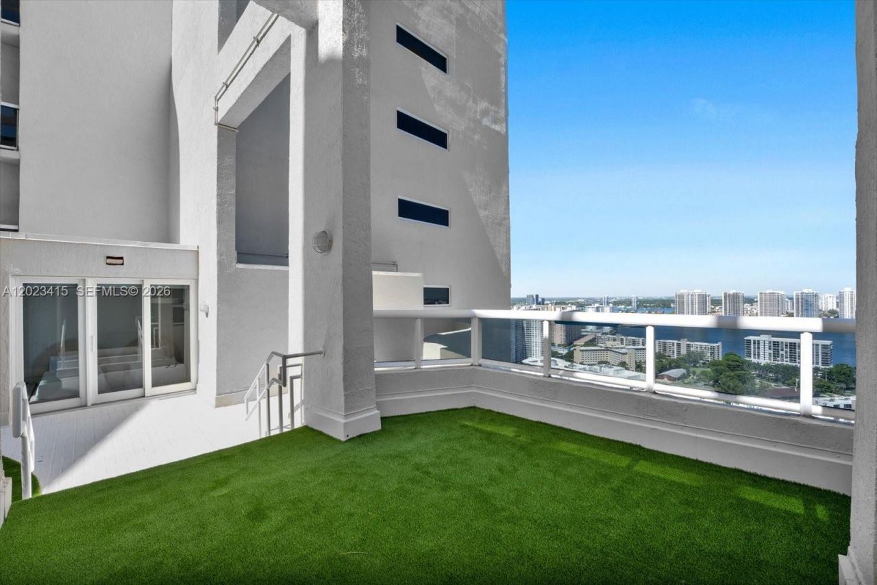 17555 Collins Ave , Unit 3204, Sunny Isles Beach, FL 33160 Photo