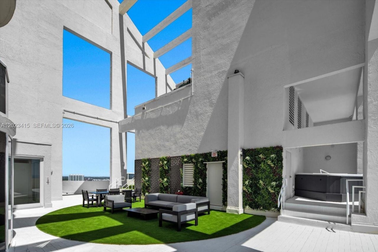 17555 Collins Ave , Unit 3204, Sunny Isles Beach, FL 33160 Photo