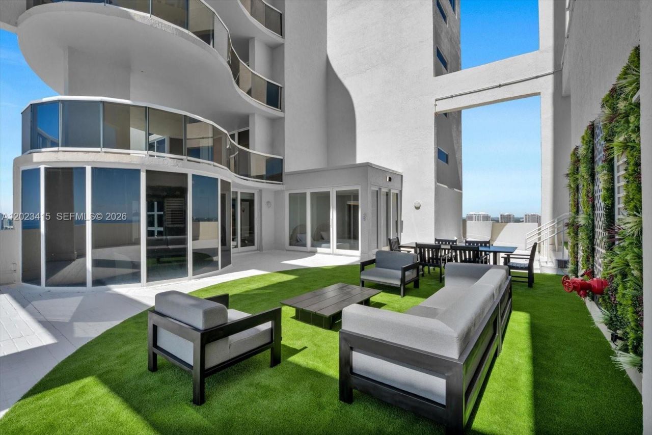 17555 Collins Ave , Unit 3204, Sunny Isles Beach, FL 33160 Photo
