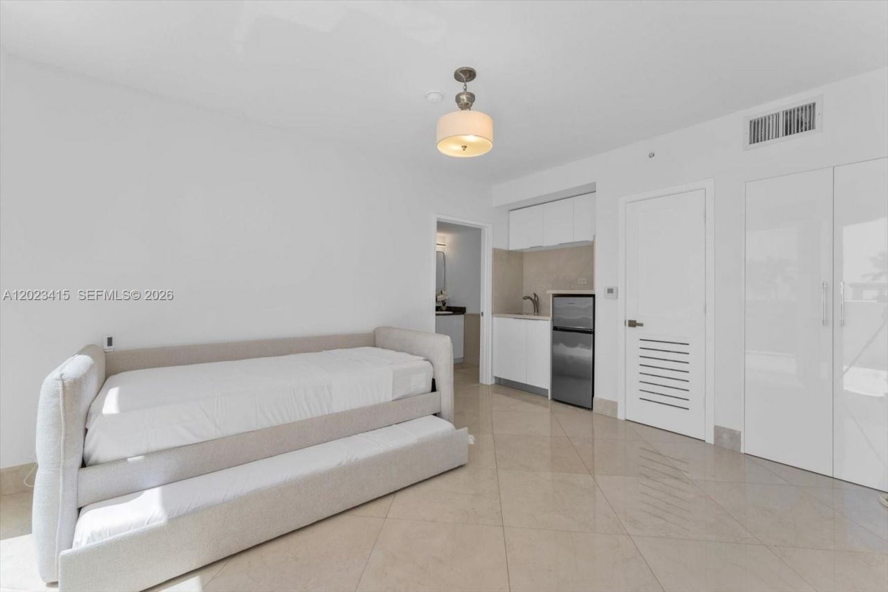 17555 Collins Ave , Unit 3204, Sunny Isles Beach, FL 33160 Photo