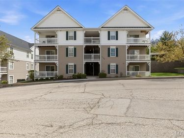 1125 Arbor Creek Drive, Unit 2B, St Louis, MO 63122