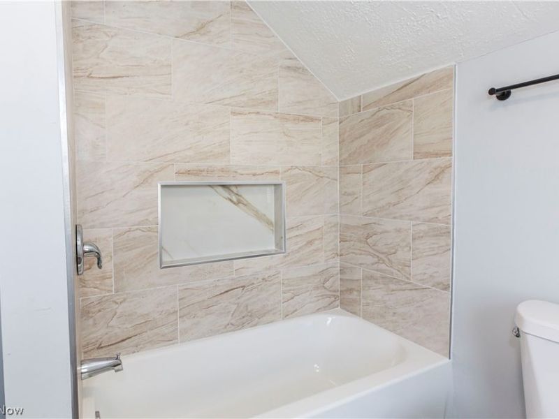 586 Brittain Road, Akron, OH 44305 Photo 13