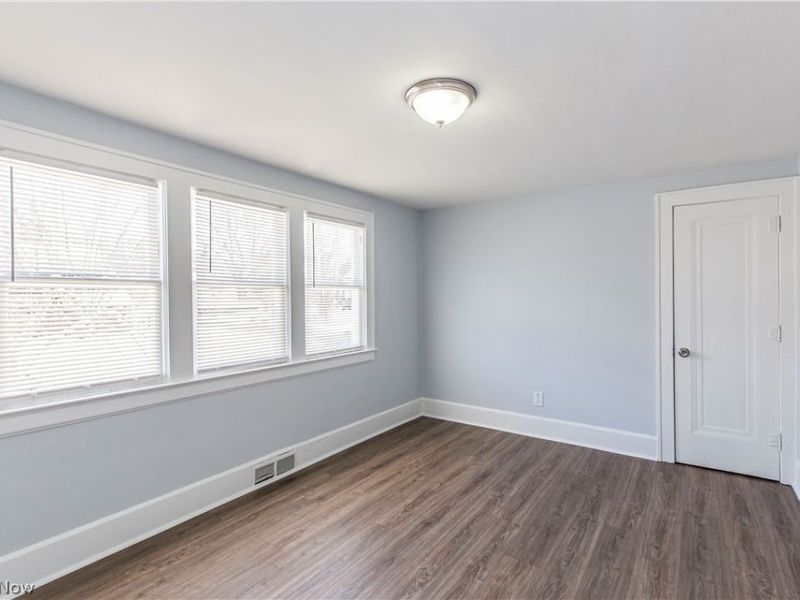 586 Brittain Road, Akron, OH 44305 Photo 14